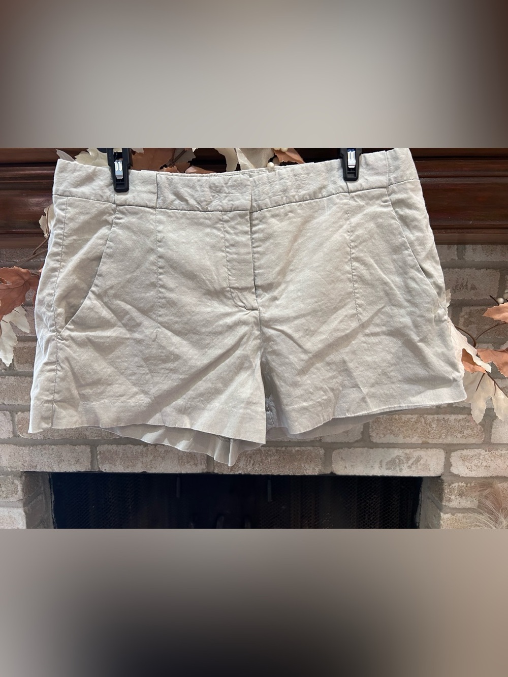 Theory Cream Tailored Linen-Blend Shorts EUC